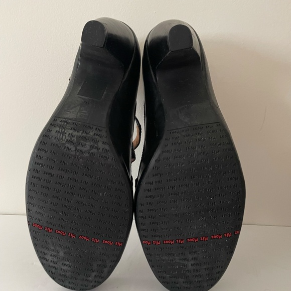 Miz Mooz Womens 10 Black Crisscross Pattern With Gold Buckle MaryJanes - Picture 9 of 15